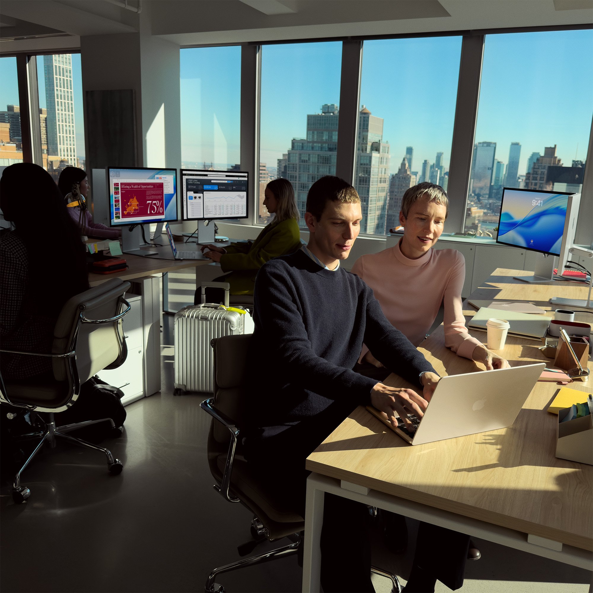 260115_ProdLife-MacBookAirM3-NewYorkCity_MB_i080947_RGB_00-0235-144_V5_SK-QJ_f